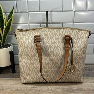 Michael Kors vanilla jet set bag